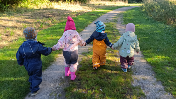 die Kinder gehen ihren Weg...